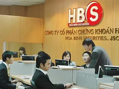 Chứng khoán Hòa Bình (HBS) bị yêu cầu không được tự ý bán thanh lý cổ phiếu trên 481 tài khoản khách hàng