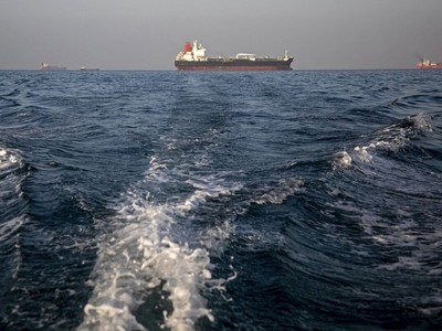 Eo biển Hormuz đóng cửa: 1.200 tàu và 125 tỷ USD hàng hóa bị mắc kẹt