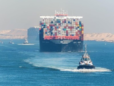 Lưu lượng qua Kênh đào Suez tăng trở lại giữa tắc nghẽn eo biển Hormuz