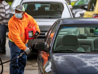 Giá xăng tại Mỹ giảm xuống mức thấp nhất trong 5 tháng qua