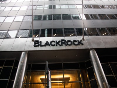BlackRock sẽ bán 114 tỷ USD danh mục chứng khoán của 2 ngân hàng SVB và Signature Bank