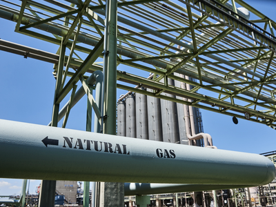 Nguồn cung khí đốt thế giới chuyển từ thiếu hụt sang dư thừa do nhu cầu giảm 