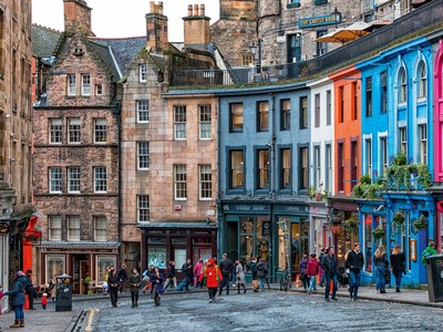 Tốc độ tăng tiền lương mạnh khiến Anh khó ghìm cương lạm phát 