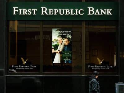 Mỹ: Khách hàng đã rút hơn 100 tỷ USD tiền gửi tại Ngân hàng First Republic trong tháng 3