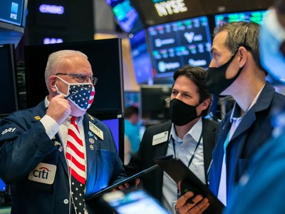 Mỹ đối mặt suy thoái kinh tế, các nhà đầu tư tìm nơi trú ẩn ở các thị trường mới nổi