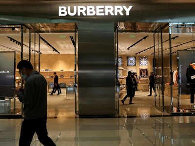 Thị trường Trung Quốc giúp hãng thời trang cao cấp Burberry của Anh có quý bội thu