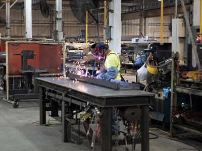 Hoạt động sản xuất của Mỹ tiếp tục sụt giảm trong tháng 6