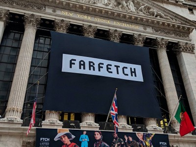 Doanh thu của ông lớn bán lẻ hàng xa xỉ sụt giảm do nhu cầu tại Mỹ và Trung Quốc tuột dốc