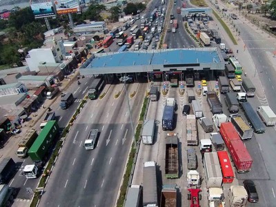 Hiện cả nước có 53 trạm thu phí (ảnh: trạm thu phí cầu Đồng Nai)
