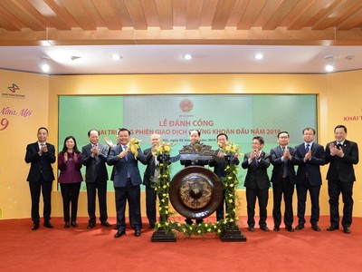 Bộ trưởng Đinh Tiến Dũng đánh cồng khai trương phiên giao dịch chứng khoán đầu năm 2019