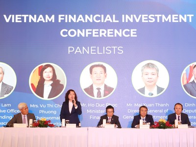 Chủ tịch UBCKNN Vũ Thị Chân Phương tham gia phiên đối thoại chính sách 