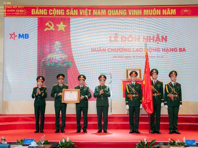 MB đón nhận Huân chương Lao động Hạng Ba