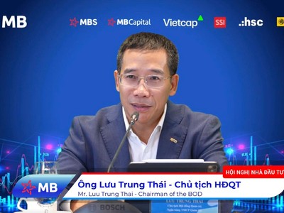 Ông Lưu Trung Thái, Chủ tịch HĐQT Ngân hàng TMCP Quân Đội (MB) chủ trì hội nghị Nhà đầu tư.