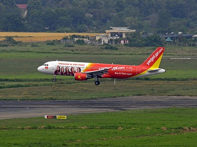 Vietjet hạ cánh Cam Ranh vì gió mạnh