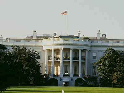 Sau Đức và Trung Quốc, Mỹ cũng tìm cách để kích thích kinh tế