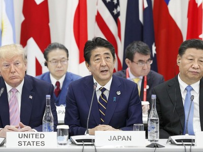 Tổng thống Mỹ Donald Trump, Thủ tướng Nhật Bản Shinzo Abe và Chủ tịch Trung Quốc Tập Cận Bình tại Hội nghị thượng đỉnh G20 ở Osaka. Ảnh: Kyodo.