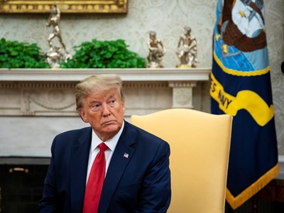 Tổng thống Mỹ Donald Trump tại cuộc gặp với Thái tử Bahrain Salman bin Hamad bin Isa Al Khalifa. Ảnh: Reuters.