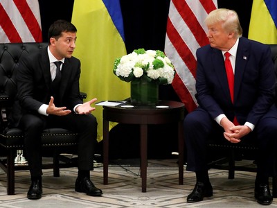 Tổng thống Ukraine Volodymyr Zelensky và Tổng thống Mỹ Donald Trump. Ảnh: RT.