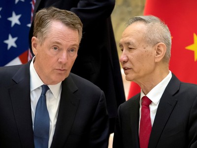 Đại diện Thương mại Mỹ Robert Lighthizer và Phó Thủ tướng Quốc vụ viện Trung Quốc Lưu Hac. Ảnh: Reuters.
