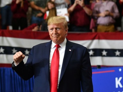 Tổng thống Mỹ Donald Trump tại Trung tâm hành chính Monroe, thành phố Monroe, Louisiana hôm 6/11. Ảnh: AFP.