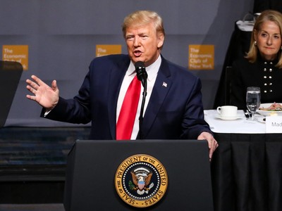 Tổng thống Mỹ Donald Trump phát biểu tại Câu lạc bộ kinh tế New York hôm thứ Ba 12/11. Ảnh: AFP. 