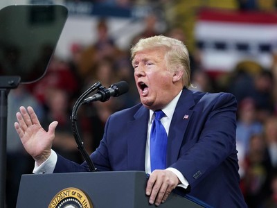 Tổng thống Mỹ Donald Trump trong buổi gặp mặt các cử tri ủng hộ tại bang Wisconsin hôm thứ Ba (14/1). Ảnh: Reuters.