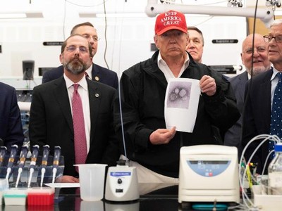 Cảnh ông Trump tại CDC ngày 6/3. Ảnh: CNN.