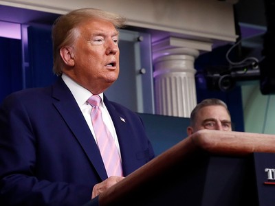 Tổng thống Mỹ Donald Trump tại Nhà Trắng ngày 1/4. Ảnh: AP.