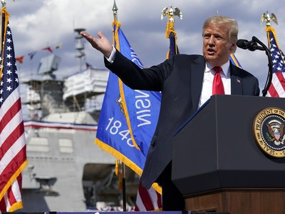 Tổng thống Mỹ Donald Trump tạ bang Wisconsin hôm 25/6. Ảnh: AP.