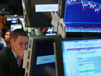 Giới đầu tư bán tháo trong sự hoảng loạn