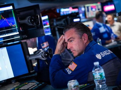 Giới đầu tư bán tháo ồ ạt, chuỗi ngày đen tối kéo dài