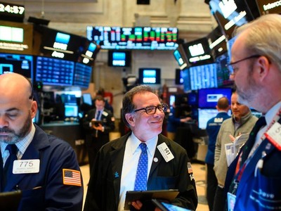 Giới đầu tư tìm thấy hy vọng trong rừng thông tin hỗn độn