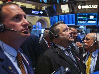 Bất chấp lo ngại cú nổ "bong bóng chứng khoán", giới đầu tư vẫn mạnh tay gom hàng