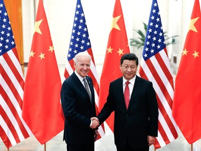 Ông Joe Biden gặp gỡ Chủ tịch Trung Quốc Tập Cận Bình trong một chuyến thăm đến Bắc Kinh năm 2013. Ảnh: Getty Images.