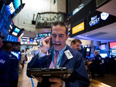 Giới đầu tư thấp thỏm chờ tuần mới