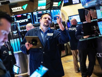 Thất vọng với dữ liệu kinh tế, giới đầu tư ồ ạt thoát hàng