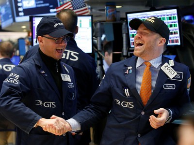 Giới đầu tư ồ ạt bắt đáy sau phiên giảm sâu