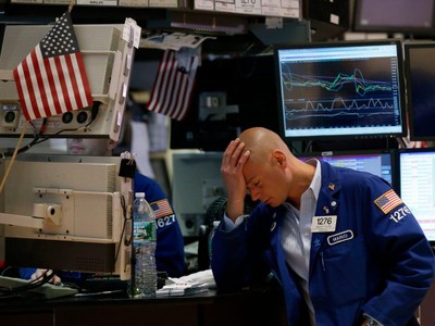 Đau đầu với lạm phát, giới đầu tư tháo chạy khỏi thị trường