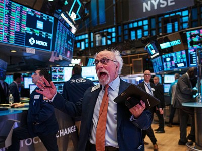 Giới đầu tư hoảng loạn rũ hàng