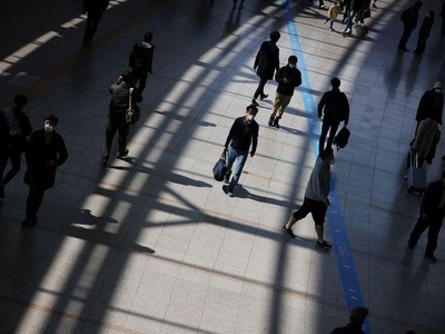 Không khác gì "Squid Game", bẫy nợ tồn tại ngoài đời thực tại Hàn Quốc