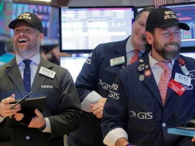 Fed siết chính sách "mềm mại" như dự đoán, giới đầu tư hưởng ứng tích cực