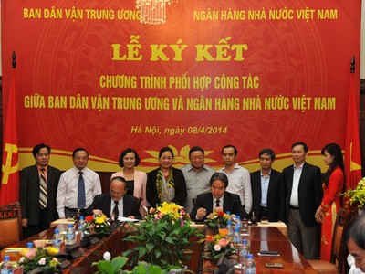 NHNN Việt Nam và Ban Dân vận Trung ương ký chương trình phối hợp công tác 