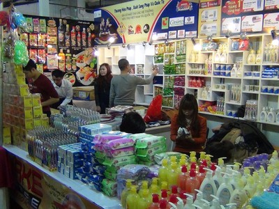 Giá dầu giảm chưa thực sự tạo thành động lực tiêu dùng do giá vật phẩm vẫn chưa hạ đáng kể