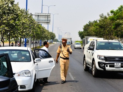 Ngân hàng Nhà nước đề nghị Bộ Công an chỉ đạo cơ quan công an các cấp cho phép người điều khiển phương tiện giao thông sử dụng bản sao giấy tờ gốc