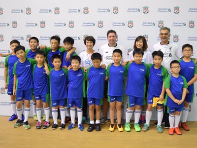 Cựu danh thủ Liverpool Robbie Fowler đến Việt Nam