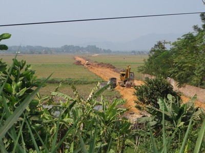 Dự án sẽ giúp cải thiện kết nối đường bộ giữa các tỉnh bằng việc nâng cấp khoảng 121km tỉnh lộ và 144km huyện lộ, cấp nước nông thôn cho khoảng 42.300 người (ảnh minh họa)