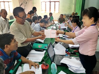 Ngân hàng Chính sách xã hội huyện Bố Trạch tích cực vận động bà con tham gia gửi tiền tiết kiệm ngay tại Điểm giao dịch xã