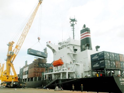 ADB: Kim ngạch xuất nhập khẩu gấp 1,85 lần GDP, Việt Nam sẽ chịu tác động nếu có cuộc chiến thương mại Mỹ - Trung