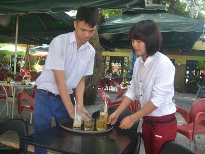 Tỷ lệ sinh viên trên thế giới đi làm thêm rất cao, lên tới 83% (Ảnh Internet)