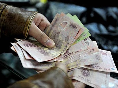 Phạt tiền đối với hành vi phá hoại, hủy hoại tiền Việt Nam trái pháp luật